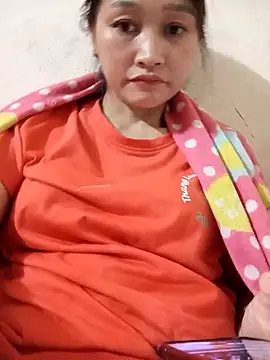 yumyum112 online show from February 25, 2026, 1:22 pm