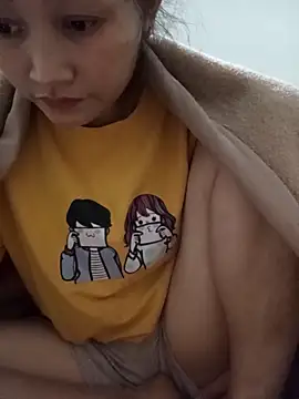 yumyum112 online show from February 5, 2026, 2:13 pm