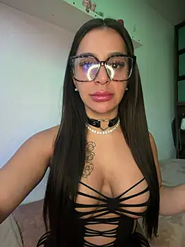 Snapshot of sweetxlayla chatting on July 1, 2026, 11:21 am sweetxlayla online show from July 1, 2026, 11:21 am