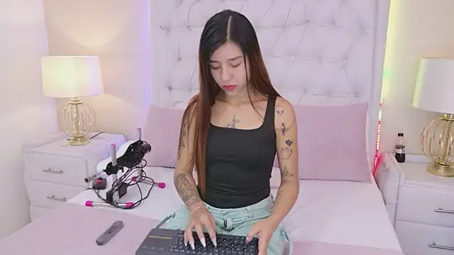 VioletFroost online show from January 11, 2026, 12:12 pm