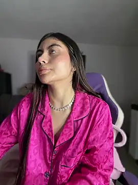 Stormi th online show from April 4, 2026, 3:24 am