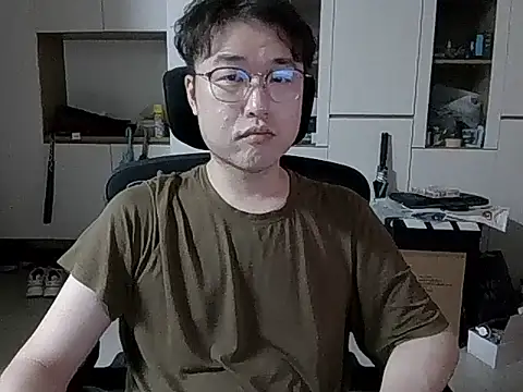 Snapshot of W0Ijn chatting on June 23, 2026, 9:18 am W0Ijn online show from June 23, 2026, 9:18 am