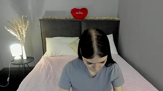 Snapshot of SkinyJoys chatting on February 27, 2026, 1:39 am SkinyJoys online show from February 27, 2026, 1:39 am