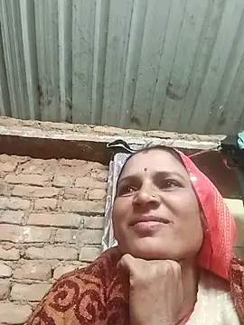 Hot hiuj online show from January 7, 2026, 4:23 pm