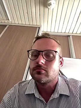 Snapshot of catarinenseputo chatting on February 27, 2026, 2:39 pm catarinenseputo online show from February 27, 2026, 2:39 pm