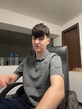 Snapshot of ravenryx chatting on February 14, 2026, 3:56 pm ravenryx online show from February 14, 2026, 3:56 pm