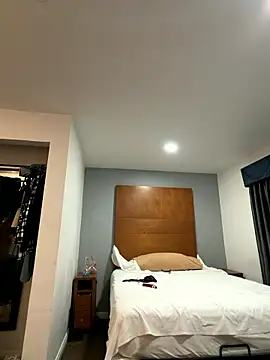 legssquirt online show from January 14, 2026, 5:22 am