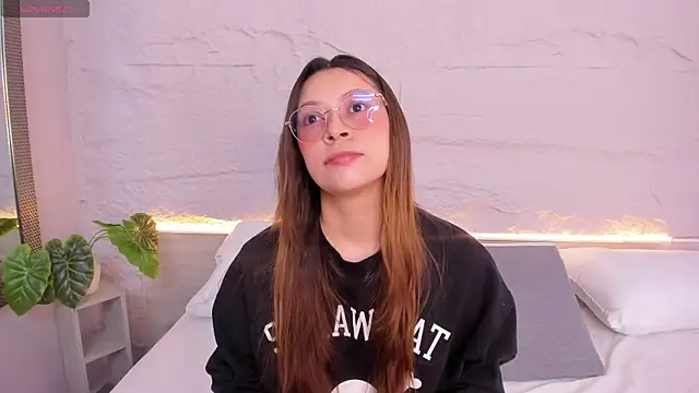 lanna 18  online show from February 21, 2026, 11:45 am