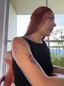 alesziarose  online show from April 12, 2026, 10:46 pm