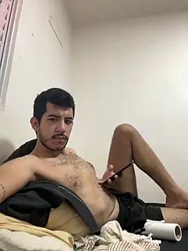 Snapshot of vinihfeh chatting on February 16, 2026, 11:24 pm vinihfeh online show from February 16, 2026, 11:24 pm