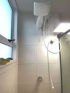 Snapshot of vinihfeh chatting on February 10, 2026, 9:58 pm vinihfeh online show from February 10, 2026, 9:58 pm