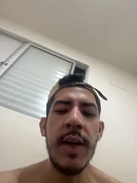 Snapshot of vinihfeh chatting on February 2, 2026, 10:42 pm vinihfeh online show from February 2, 2026, 10:42 pm