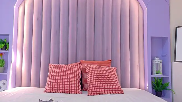 AmberStonne   online show from April 6, 2026, 1:45 am