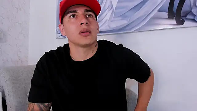 Snapshot of MassimoCo_ chatting on February 17, 2026, 10:51 pm MassimoCo online show from February 17, 2026, 10:51 pm