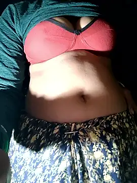 Snapshot of Queen_chayna chatting on February 5, 2026, 2:02 pm Queen chayna online show from February 5, 2026, 2:02 pm