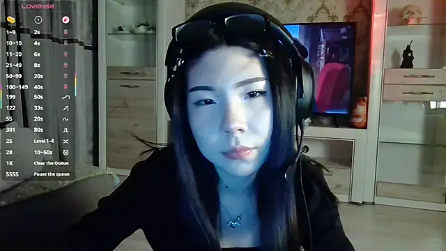 AprilOnilll online show from February 22, 2026, 1:35 pm