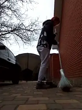 Lily Viola online show from April 8, 2026, 6:37 am