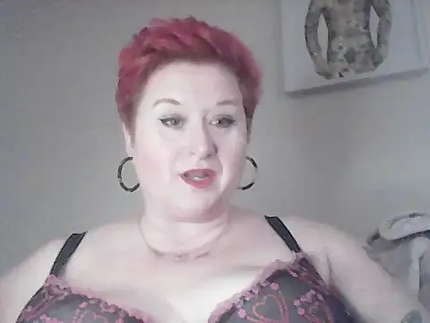 Snapshot of BustyRedxx chatting on February 12, 2026, 10:04 am BustyRedxx online show from February 12, 2026, 10:04 am