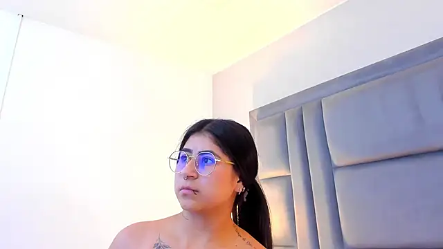 ScarletJons online show from July 2, 2026, 3:23 am