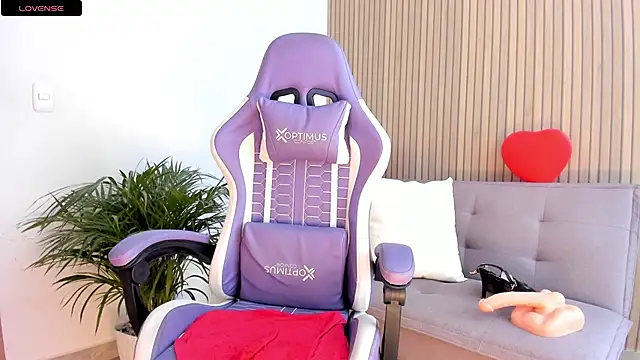 miacoxx 34 online show from April 10, 2026, 9:55 pm