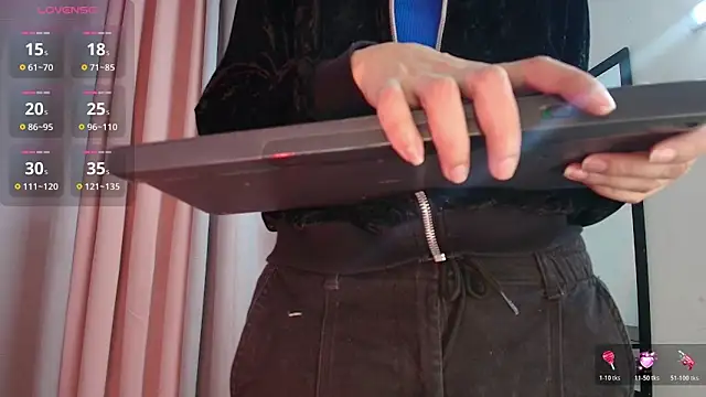 saray reesee online show from February 13, 2026, 8:09 pm