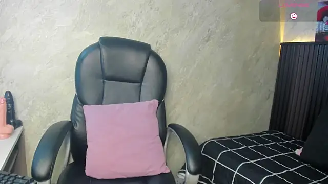 tanisha  lux online show from March 4, 2026, 10:17 pm