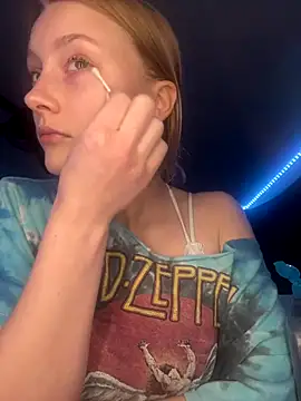 ElinaEllyra online show from January 6, 2026, 2:37 am