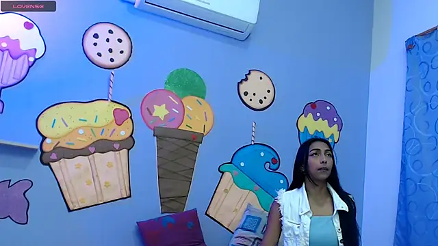 skinnysexzara18 online show from March 1, 2026, 2:11 am