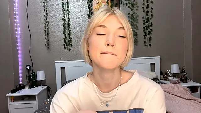 LlsabethHaze online show from February 9, 2026, 2:04 pm