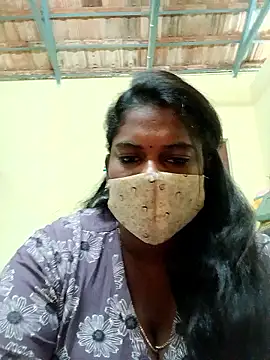 Milky Julia online show from February 16, 2026, 6:39 pm