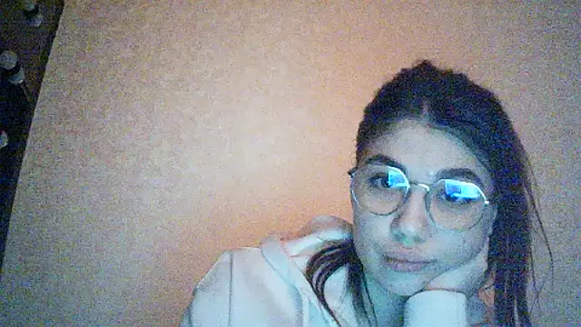 Snapshot of Tenovira chatting on March 1, 2026, 12:43 am Tenovira online show from March 1, 2026, 12:43 am