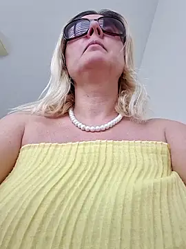Snapshot of Amelia9798 chatting on April 26, 2026, 2:03 pm Amelia9798 online show from April 26, 2026, 2:03 pm
