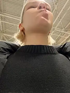 Snapshot of AshleyMur chatting on January 18, 2026, 4:05 am AshleyMur online show from January 18, 2026, 4:05 am