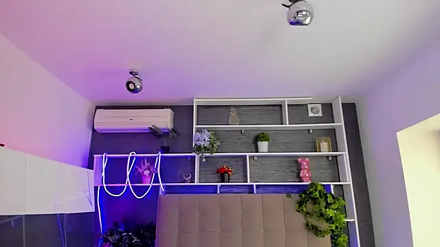 StephieRousee online show from March 4, 2026, 6:32 am