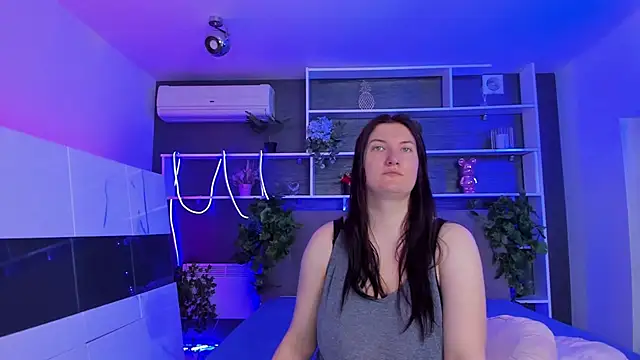 StephieRousee online show from May 27, 2026, 5:26 am