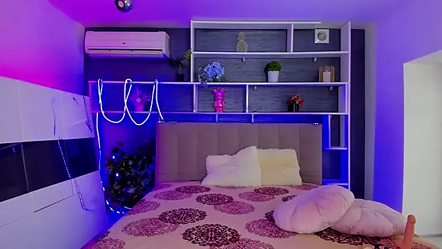 Snapshot of StephieRousee chatting on February 2, 2026, 6:23 am StephieRousee online show from February 2, 2026, 6:23 am