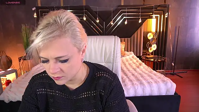 CrystalVibe online show from March 8, 2026, 6:17 am