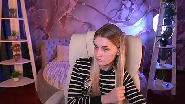 DiamondNina online show from March 22, 2026, 8:10 pm