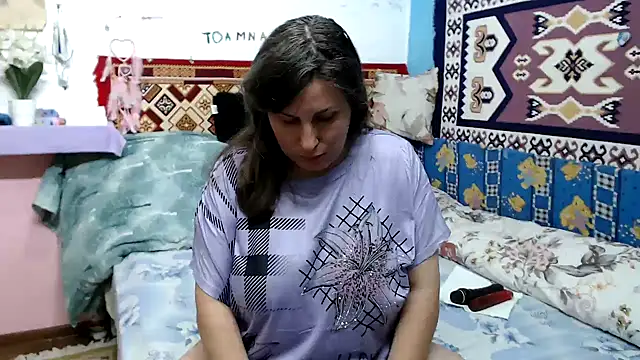 Adelinemilf online show from June 4, 2026, 6:40 am