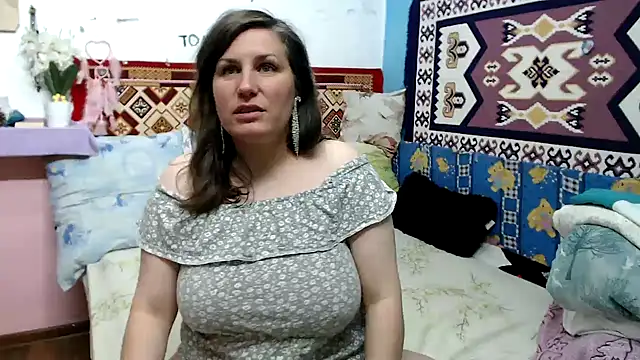 Adelinemilf online show from May 15, 2026, 5:27 am