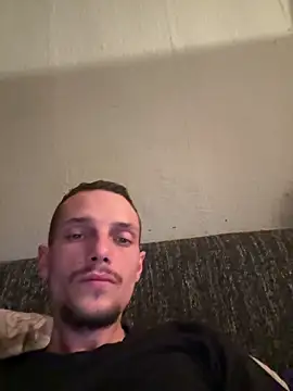 Evelin199 online show from April 14, 2026, 9:20 pm