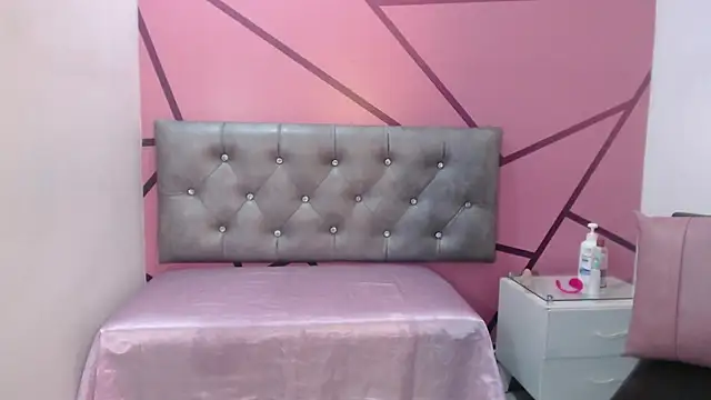 Little18Doll online show from May 18, 2026, 10:03 pm