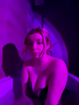 Snapshot of honeyblisskiss chatting on January 6, 2026, 2:21 pm honeyblisskiss online show from January 6, 2026, 2:21 pm