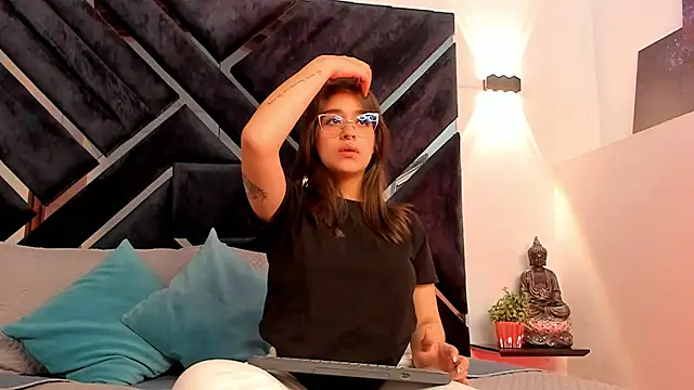 Ariana Montiel online show from January 13, 2026, 8:57 pm