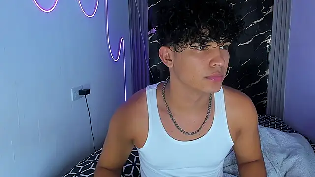 jamescurly00 online show from January 9, 2026, 11:33 pm