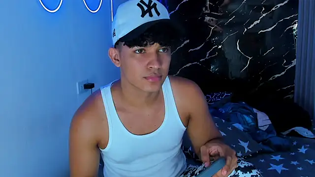 jamescurly00 online show from January 6, 2026, 10:03 pm