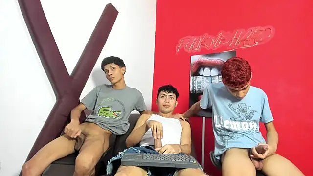 Snapshot of AVENGER_BOYS2026 chatting on May 20, 2026, 10:40 pm AVENGER BOYS2026 online show from May 20, 2026, 10:40 pm