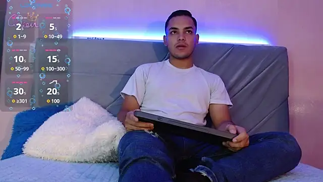 Snapshot of studentdeivy_ chatting on February 25, 2026, 10:59 am studentdeivy online show from February 25, 2026, 10:59 am