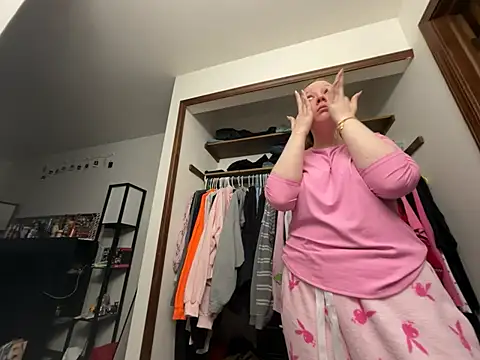 prettygirltracy 12 online show from January 14, 2026, 1:37 pm