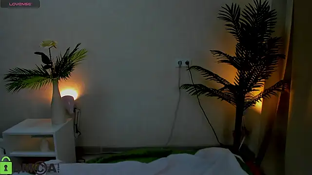 desiree doll online show from January 11, 2026, 1:01 am